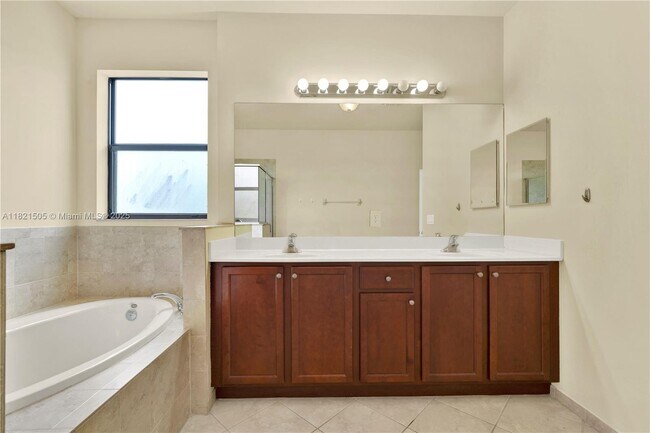 Building Photo - 11923 SW 155th Ct