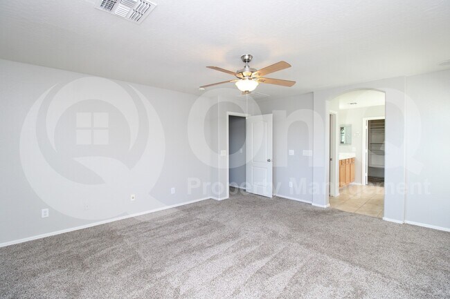 Building Photo - 1467 E Chestnut Ln