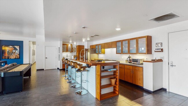Building Photo - 3,400 SQFT CONDO IN DOWNTOWN CHAMPAIGN W/ ...
