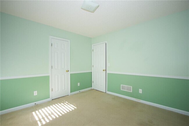 Building Photo - 2804 James Henry Dr