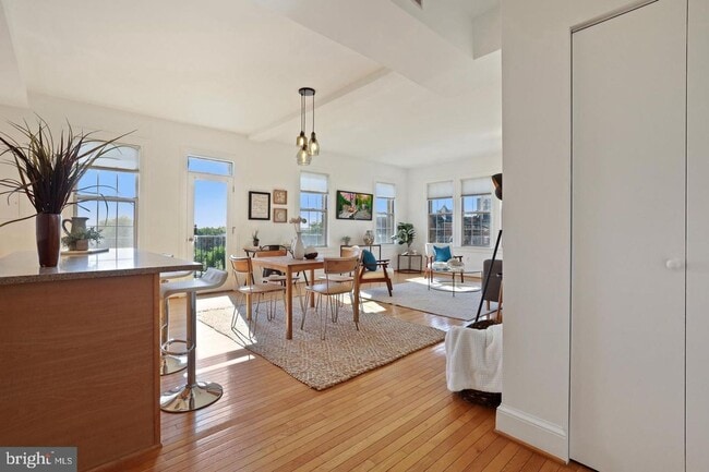 Building Photo - Beautiful One BR in Columbia Heights/Adams...