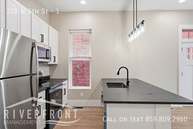 Building Photo - 218 W 5th St