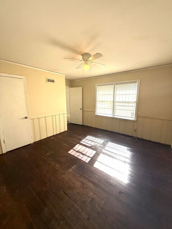 Building Photo - ** 3 bed 1 bath located in Druid Hills ** ...