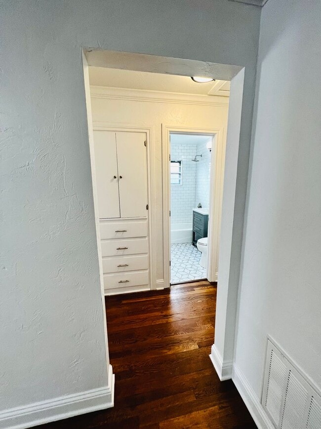 Building Photo - Beautiful 1BD 1BA Apartment in Historic Crown Heights!!!