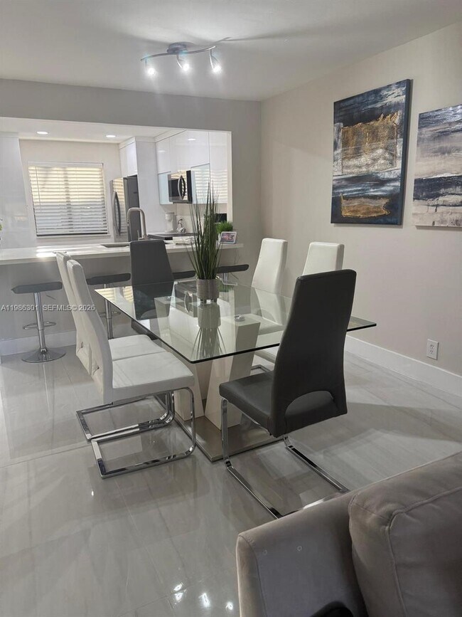 Building Photo - 436 Lakeview Dr