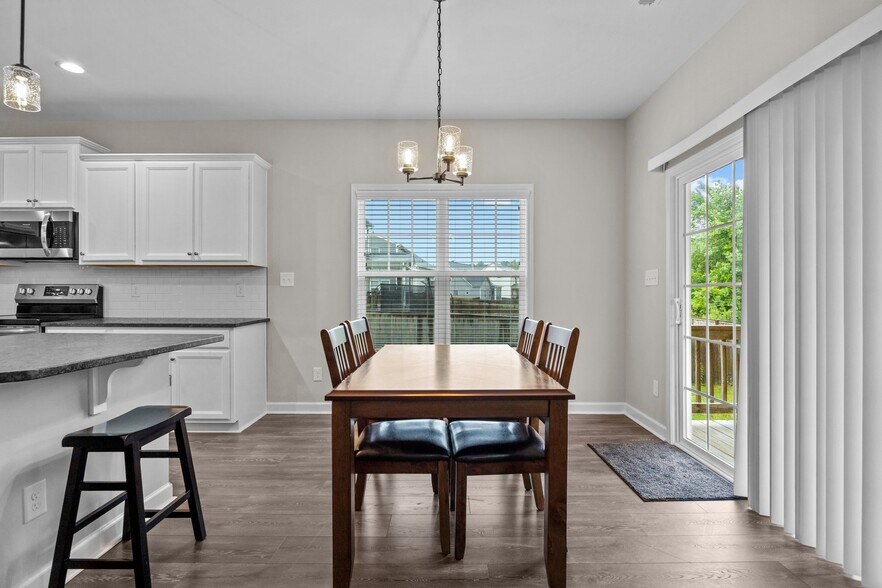 Building Photo - 1165 Camellia Dr