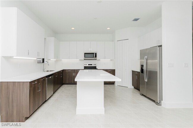 Building Photo - 5114 Panella Ave