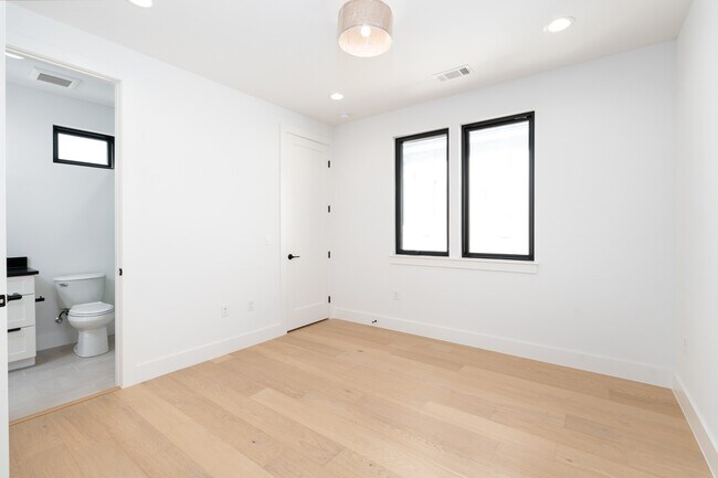 Building Photo - 3001 E 51st St