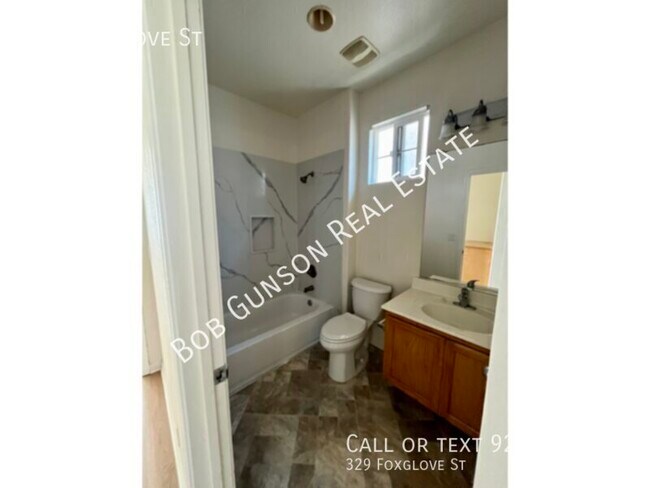 Building Photo - 329 Foxglove St