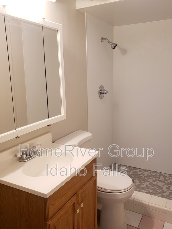 Building Photo - 670 L St