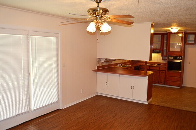 Building Photo - Charming Home In Waverly Park Addition