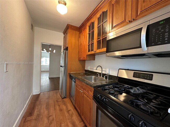 Building Photo - 969 Bay Dr