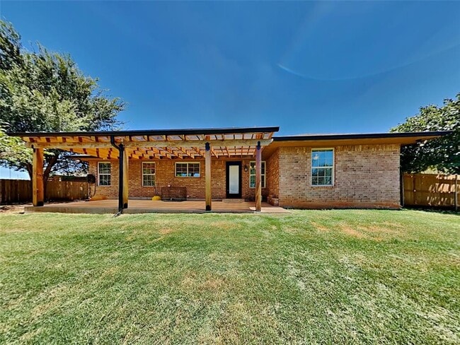 Building Photo - 12505 Edison Dr
