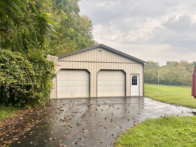 Building Photo - 4-Bedroom, 2-Bathroom Home In Lancaster!