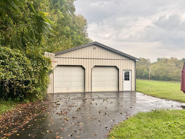 Building Photo - 60 N Conestoga Dr