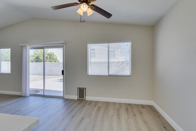 Building Photo - Stunning 3 bedroom, 2 bathroom house located in Silverado Ranch.