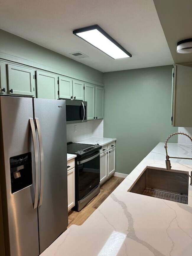 Building Photo - BEAUTIFUL FULLY RENOVATED Townhouse, 2 BR, 2 Bath, Carport & Deck; Pets Ok!