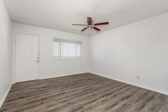 Building Photo - 5722 Gaston Ave