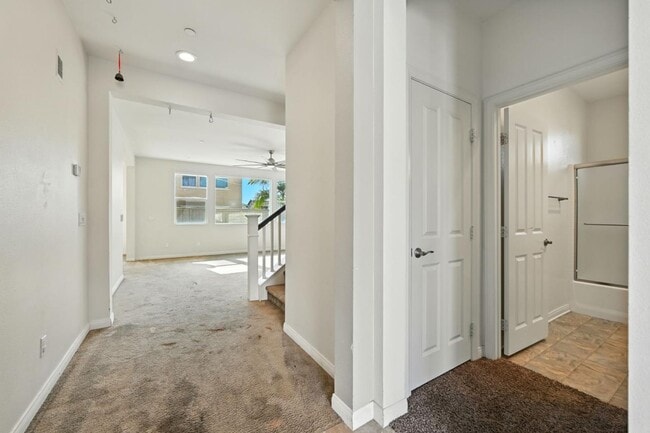 Building Photo - 970 Sea Glass Wy