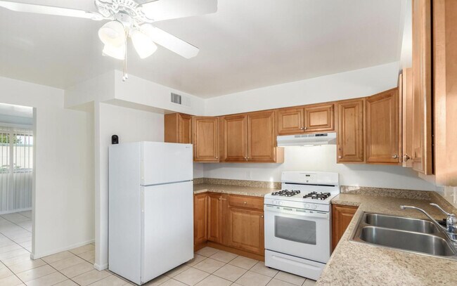 Building Photo - 6242 N 12th Pl