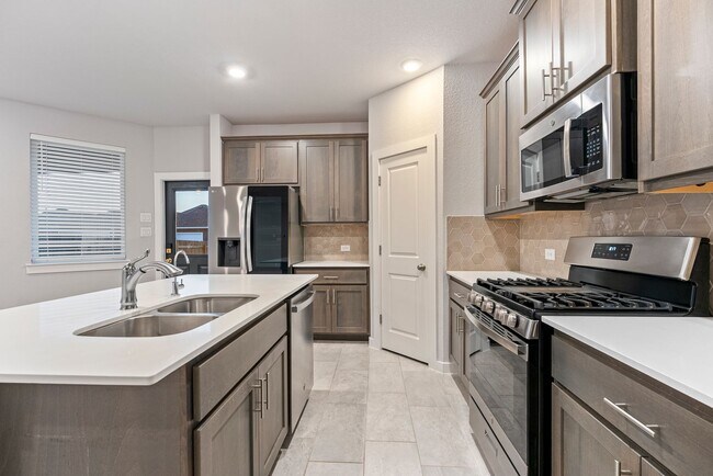 Building Photo - Beautiful 4 bedroom, 3 bathroom home in Hu...