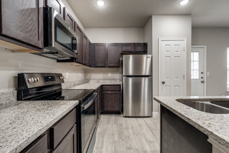 Building Photo - 7813 Savannah Brooks
