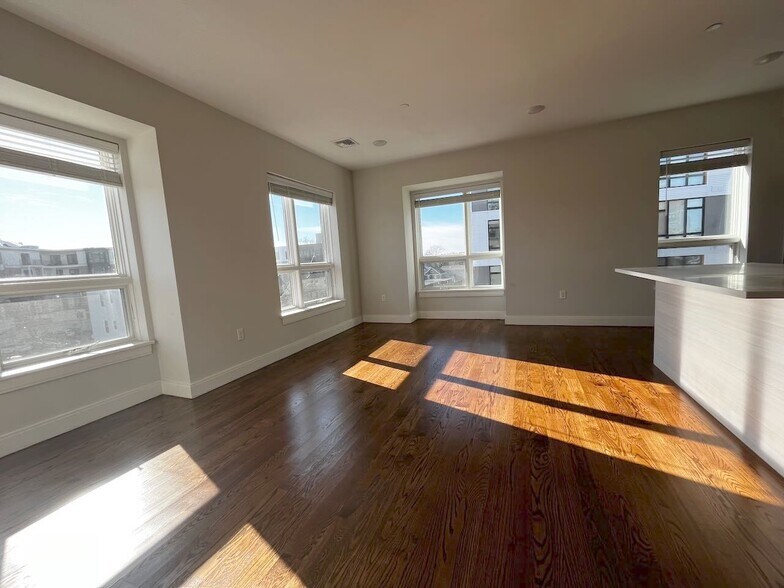 Building Photo - 7 Everett St