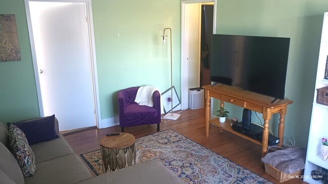 Building Photo - Cozy 1-Bedroom Condo Near the Marina and D...