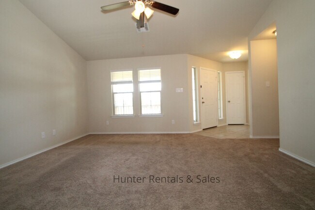 Building Photo - Charming Bungalow Style Home with Modern C...