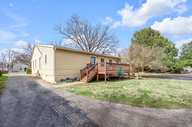 Building Photo - 538 Chinoe Rd