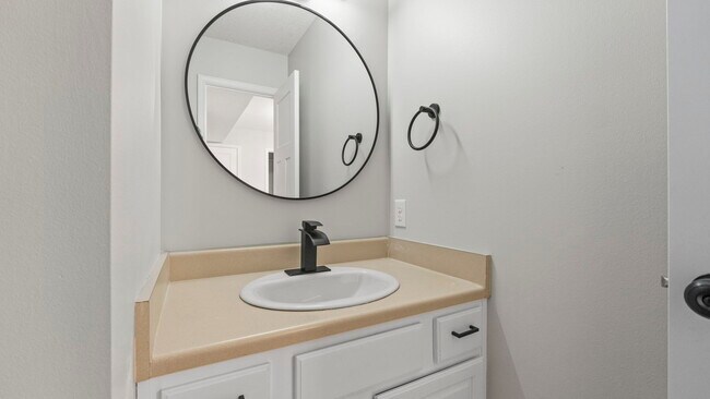 Building Photo - 7117 Country Hill Dr