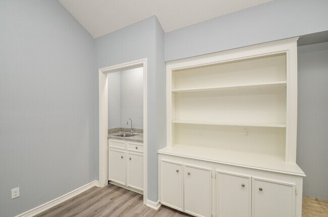 Building Photo - 7703 Quail Meadow Dr