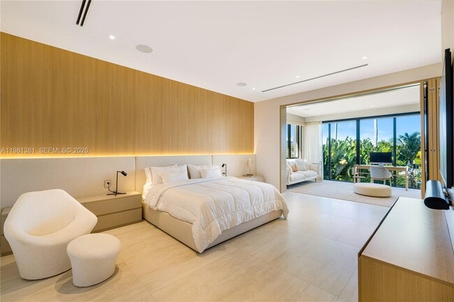 Building Photo - 707 NE 77th St