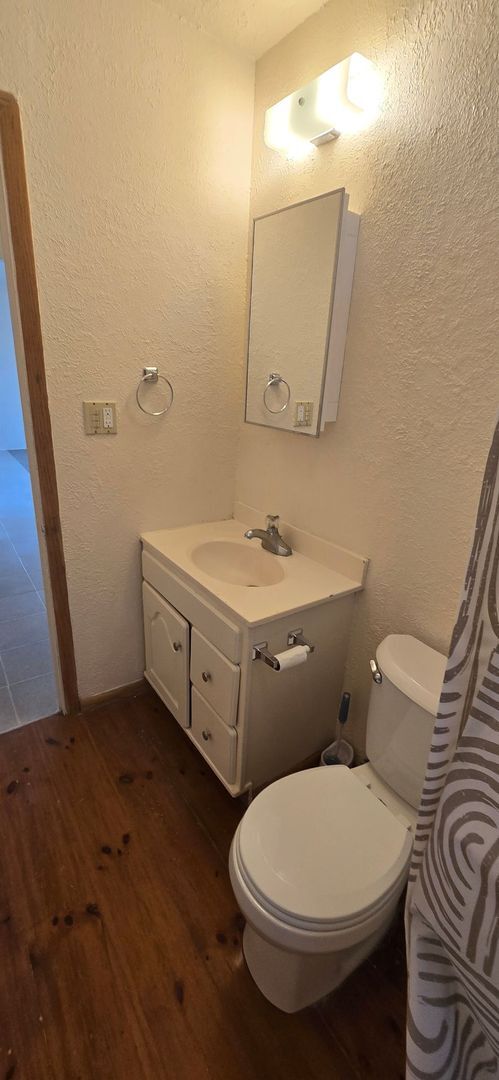 Building Photo - 2518 Applegate Ave