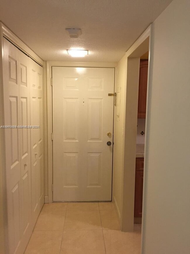 Building Photo - 9301 SW 92nd Ave