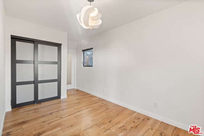 Building Photo - 3921 Clayton Ave W