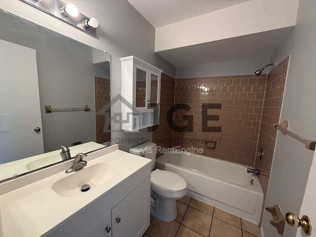 Building Photo - 724 Ne-11 Ter