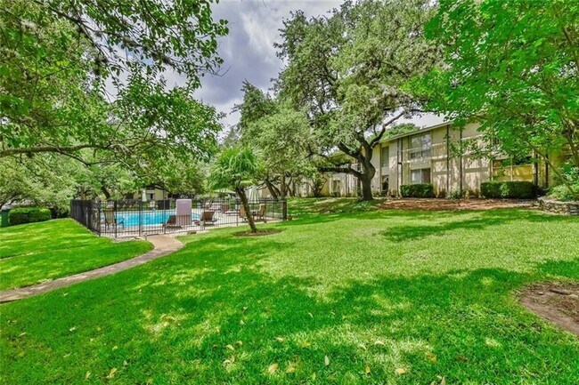 Building Photo - 5320 Balcones Dr