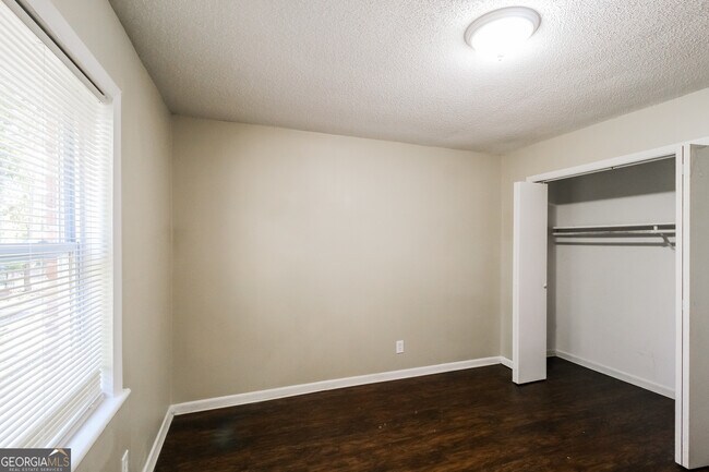 Building Photo - 5151 Hillside Dr NW