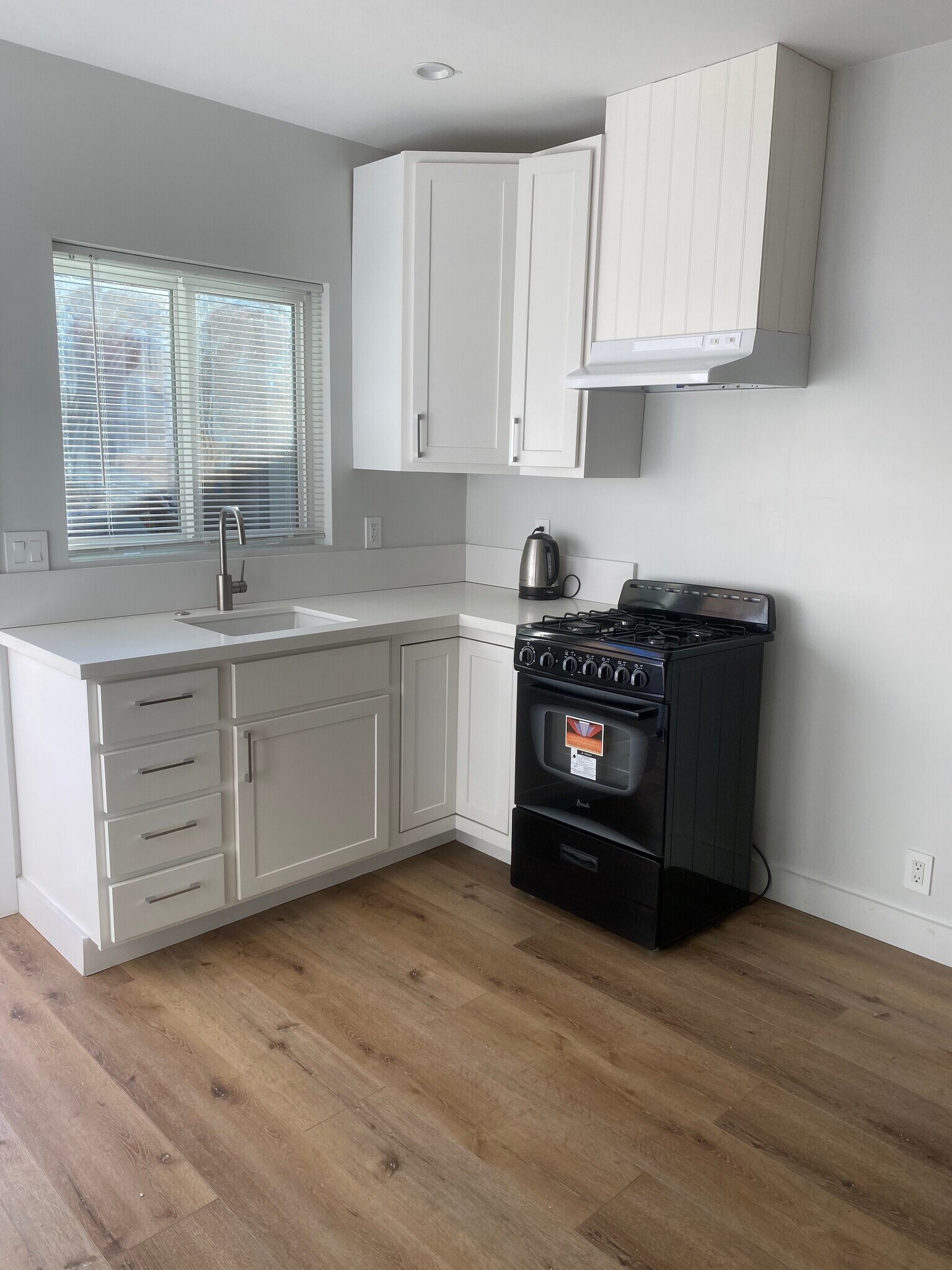 Building Photo - 5840 Allott Ave