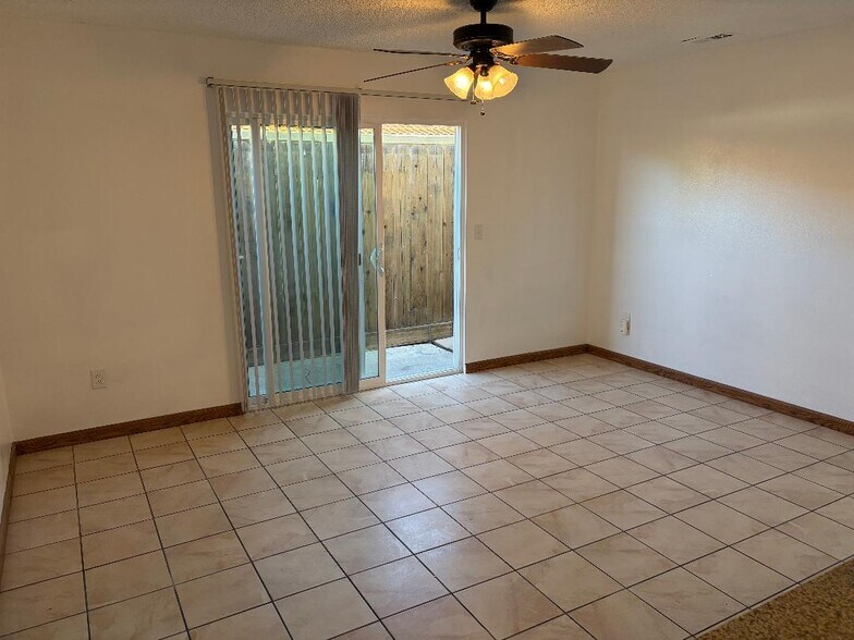 Building Photo - 510 W Kavanagh Ave