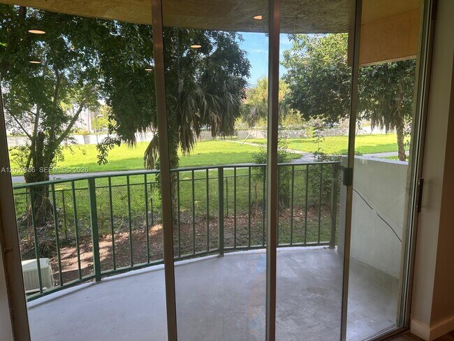 Building Photo - 9320 Fontainebleau Blvd
