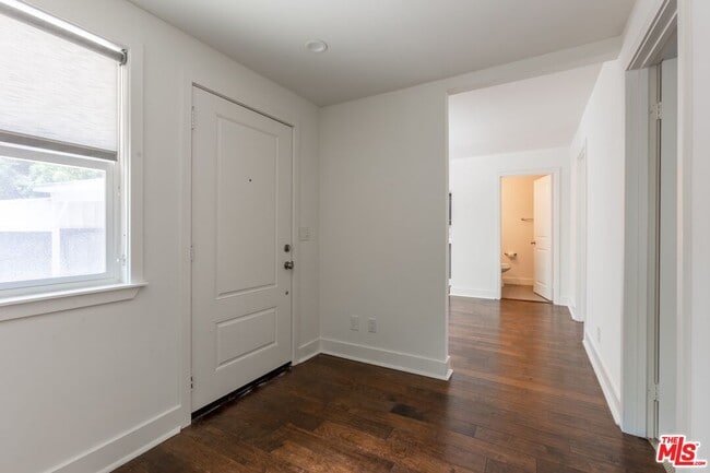 Building Photo - 2147 N Beverly Glen Blvd