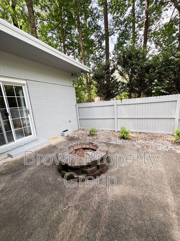 Building Photo - 3202 Cluny Dr