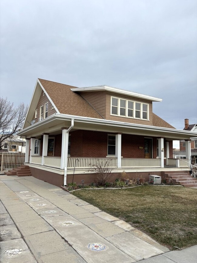 Building Photo - Make This House Your Home—Deposit Moves Yo...