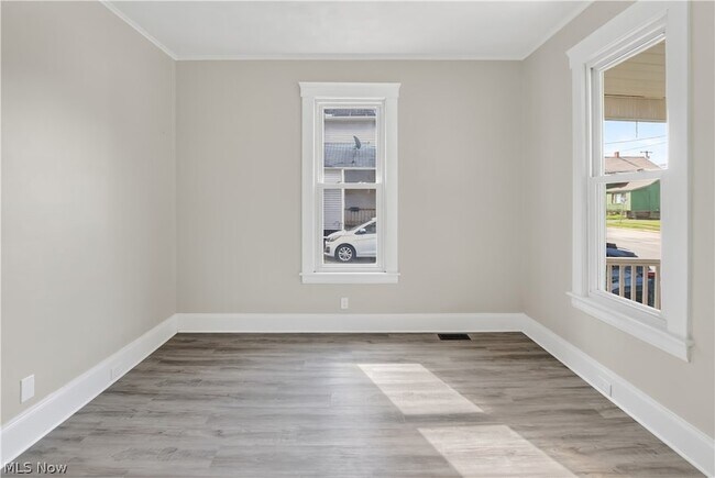 Building Photo - 127 4th St