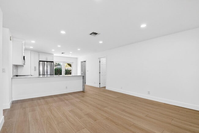 Building Photo - 4896 Neros Dr