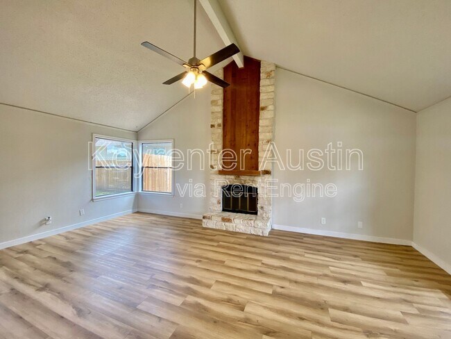 Building Photo - 410 Twin Oak Trail