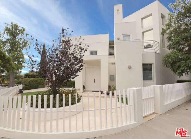 Building Photo - 269 N Bundy Dr