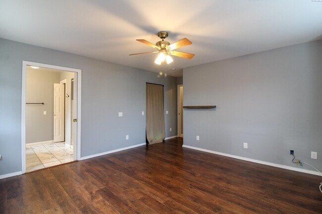 Building Photo - 3 Bed/2 Bath House in West Kennewick